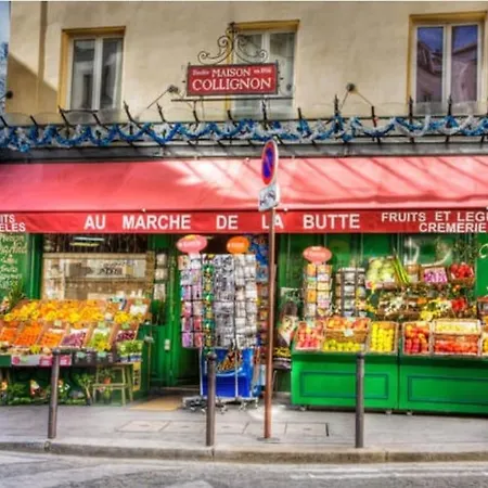 Amelie Poulain In Heart Of Montmartre *