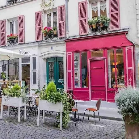 Amelie Poulain In Heart Of Montmartre Paris