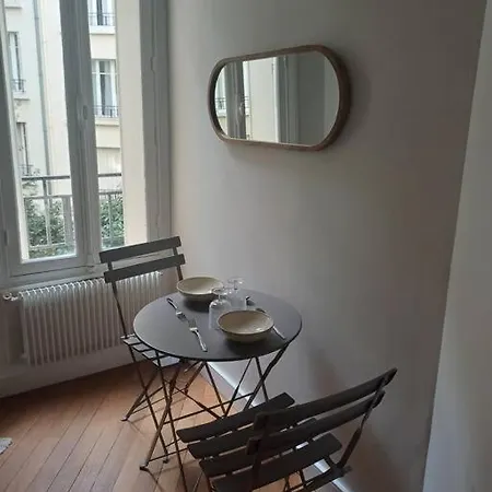 Au Pied Du Trocadero * 파리