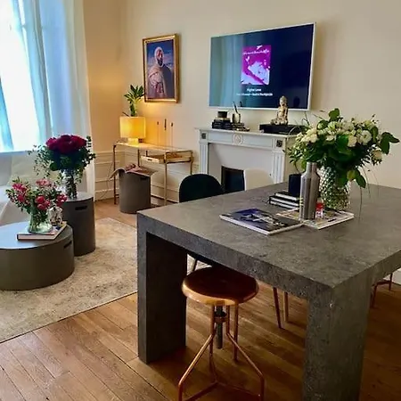 Apartment 2-bed Cosy - Location *