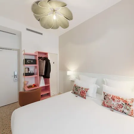 Hotel Des Canettes 3*