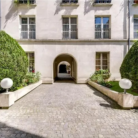 Modern And Eclectic 3bd Duplex In Le Marais! Appartement Parijs