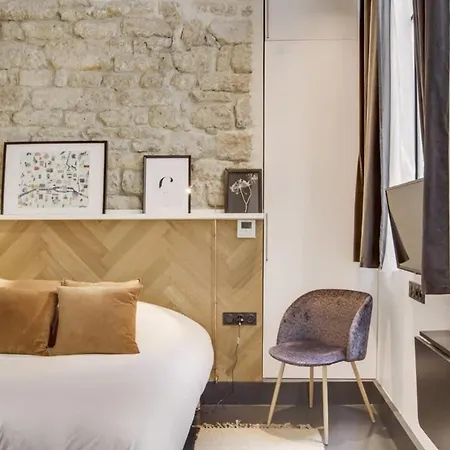 Apartment Stylish And Sunny 7bd With Garden For 17 Guests!