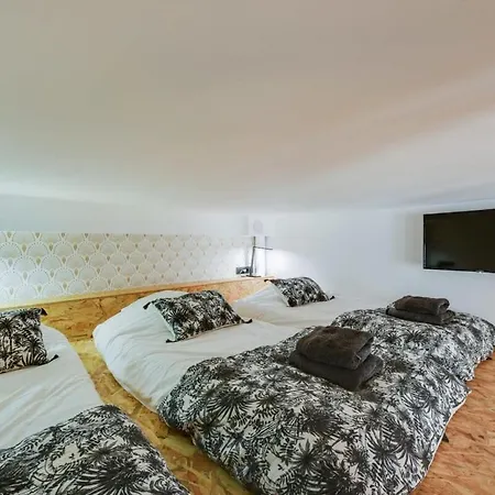 Stylish And Sunny 7bd With Garden For 17 Guests! Apartment *