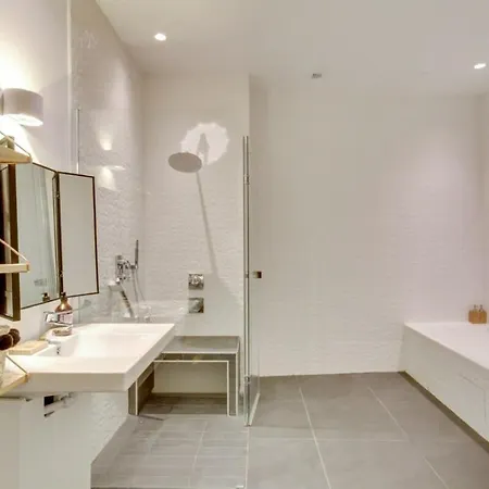 Stylish And Sunny 7bd With Garden For 17 Guests! Apartment