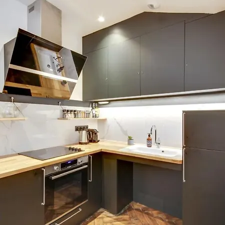 Apartment Stylish And Sunny 7bd With Garden For 17 Guests! *