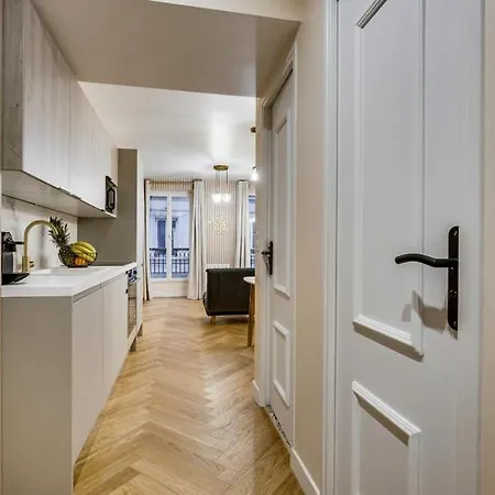 222 Allenby - Superbe A Apartmán