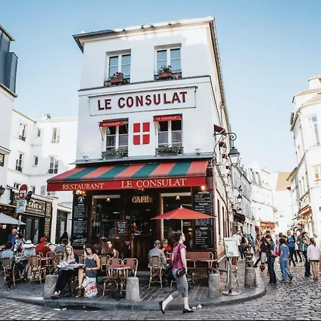 Amelie Poulain In Heart Of Montmartre * Paris