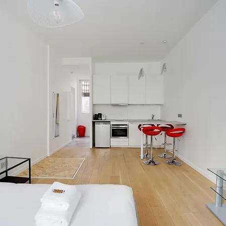Charming Refurbished Studio -maraisbeaubourg