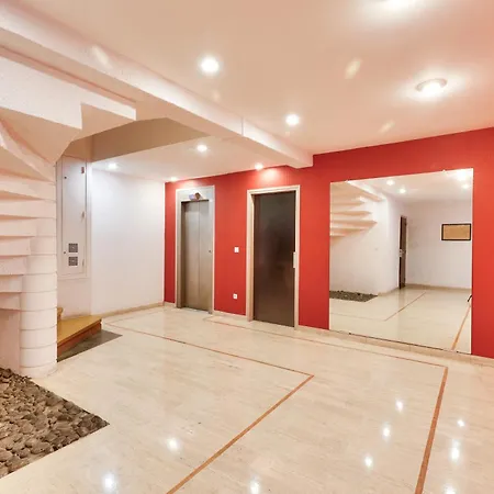 Quartier Saint Ambroise Apartment