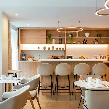 Adagio Opera Aparthotel 4*