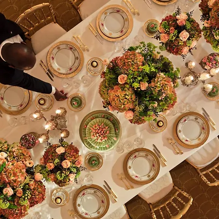 Hotel Plaza Athénée - Dorchester Collection Parigi