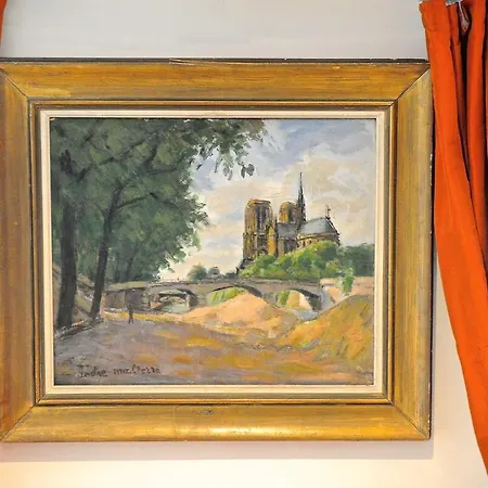 Tenderness At Notre Dame, Delacroix Apartament *