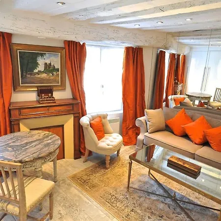 Tenderness At Notre Dame, Delacroix Apartament *