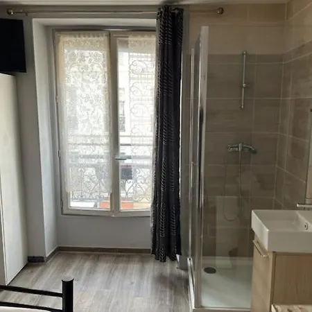 Du Chateau Hotel *