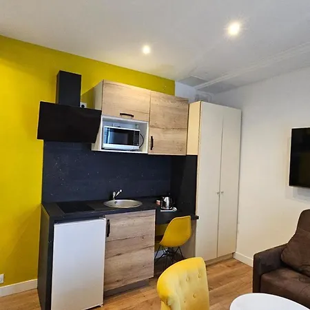 Hotel Panam Gambetta- Place Gambetta-mairie Du 20 Emme París