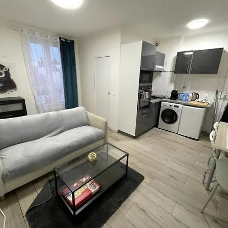 2 Pieces Proche Centre Et Transport Paris