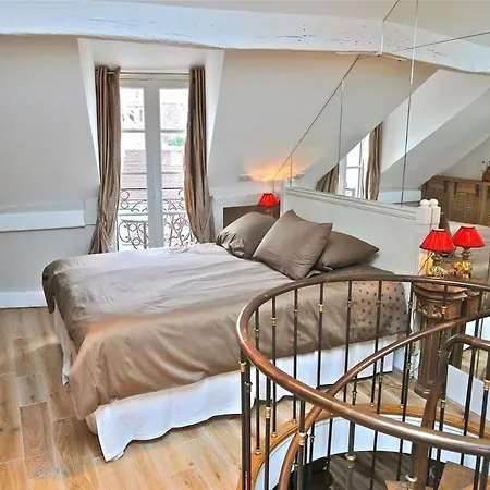 A Balcony On Notre Dame Apartament Paryż