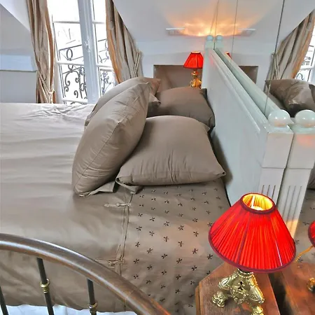 Apartament A Balcony On Notre Dame