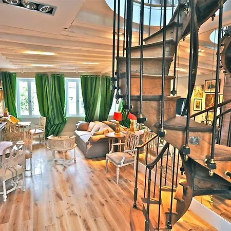 Apartament A Balcony On Notre Dame Paryż