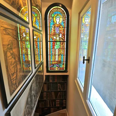 A Balcony On Notre Dame Paryż