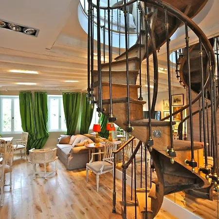 Apartament A Balcony On Notre Dame *