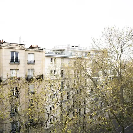 Near Buttes Chaumont Apartamento