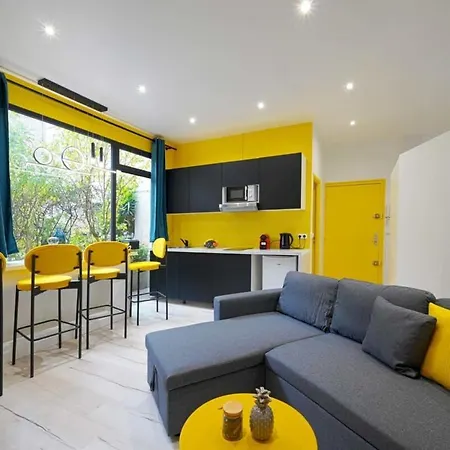 Agreable 2 Piece Au Coeur De 17 Arrondissement Apartamento