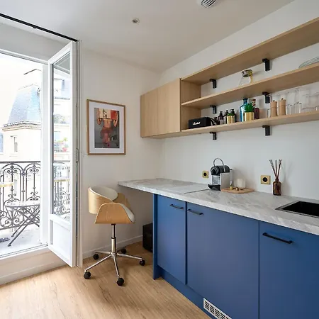 Design Equipe Avec Balcon شقة باريس