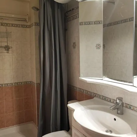 Cozy 36 M In 13th Apartment *