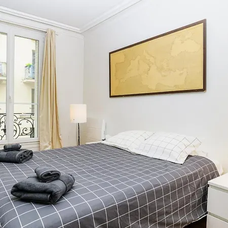 Bright 2br - Butte Montmartre | By Airnest شقة باريس
