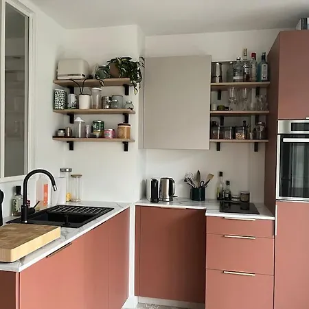 Confortable Canal St Martin Apartment Paris