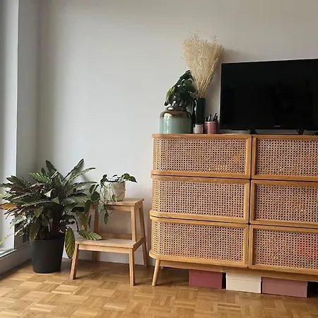 Confortable Canal St Martin Apartment Paris