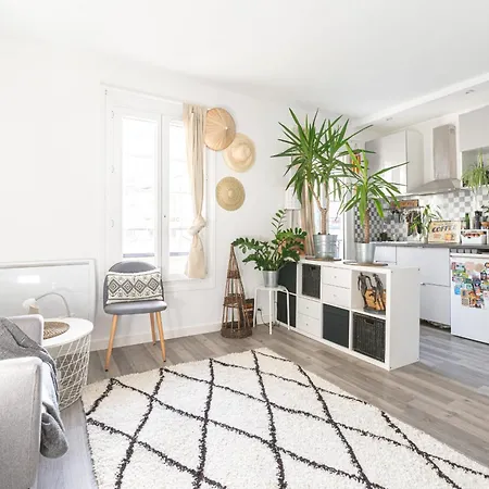 Beautiful And Bright Studio Near Belleville Apartment Paris