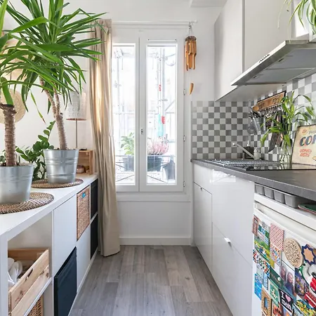 Beautiful And Bright Studio Near Belleville Apartment
