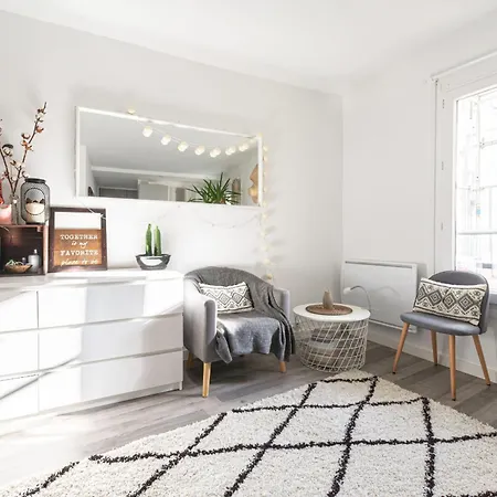 Apartment Beautiful And Bright Studio Near Belleville Paris