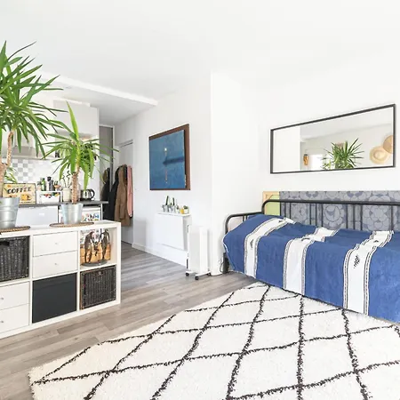 Apartment Beautiful And Bright Studio Near Belleville Paris