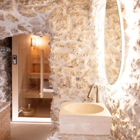 Apartman Kaza Bella - Marais Modern Flat With Small Pool *