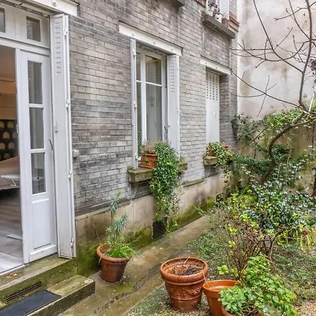 Tranquil Garden Studio In The 15th