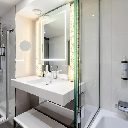 Отель Ac Porte Maillot By Marriott