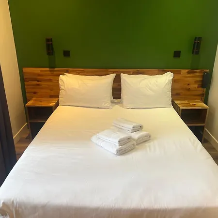 De La Perdrix Rouge Hotel Paryż