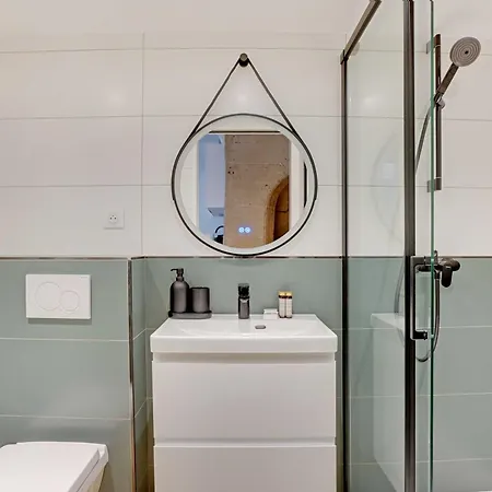 Magnifique Appt Avec 2 Salons- 1bd-6p - Notre-dame *