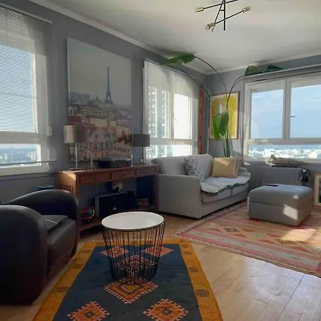 Luxury With View Car Park Apartment Paris