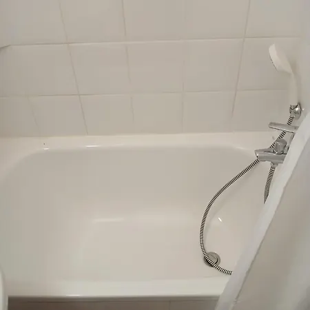 La Maison Rouge Apartment *