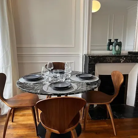 Apartment Luxe Place Paris