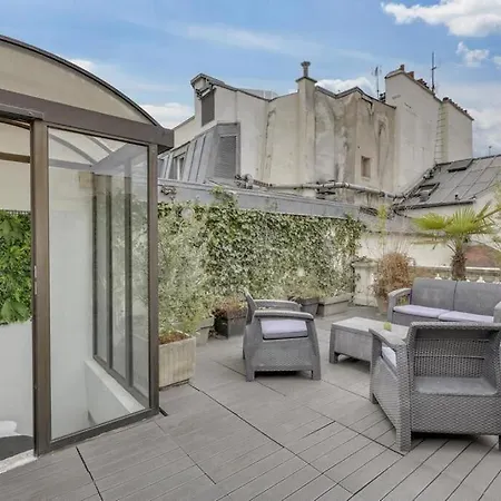 Louvre Terrace Apartment *
