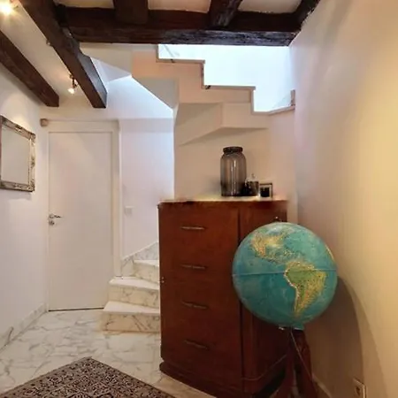 Louvre Terrace Apartment *