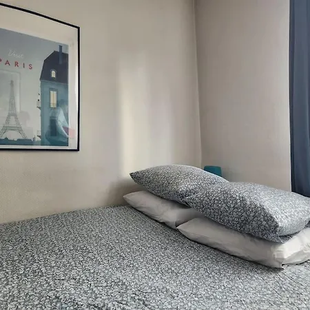 Joli Boheme Sous Les Toits De Париж