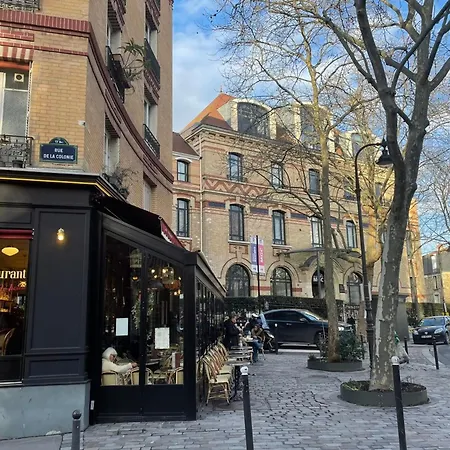 Apartment For 2 With Balcony In Paris
