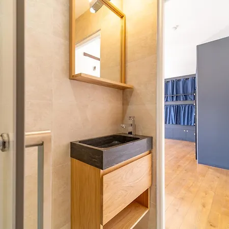 Fraternity-hotel Paris